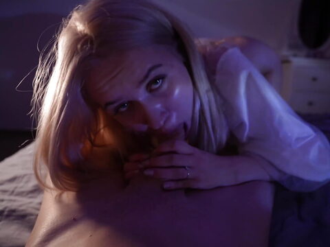 Una fairy comes in a dream and gives a magical blowjob at night.