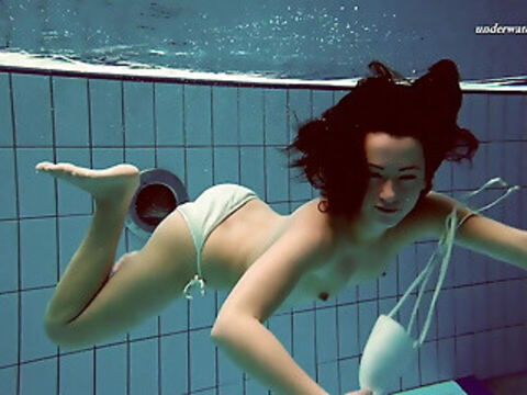Hot underwater action Alla Birtakik