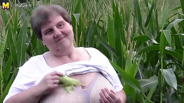 Big fat mama do this in a cornfield