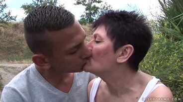Horny granny banged and jizzed in mouth outdoors